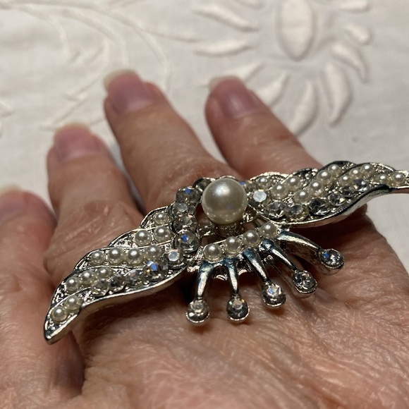 Pair crowned angel wing rings, adjustable sz., 1 st, 1 gt.    $20 - Picture 1 of 7